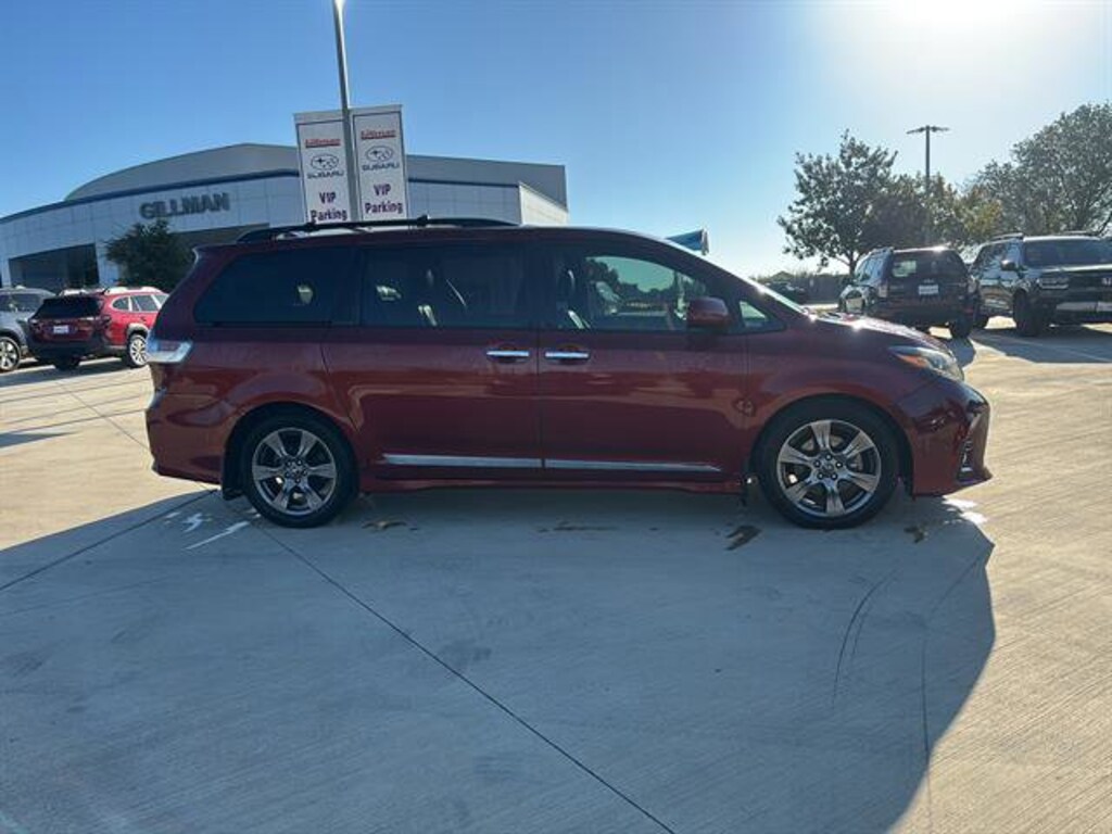 Used 2018 Toyota Sienna SE Van Passenger Van