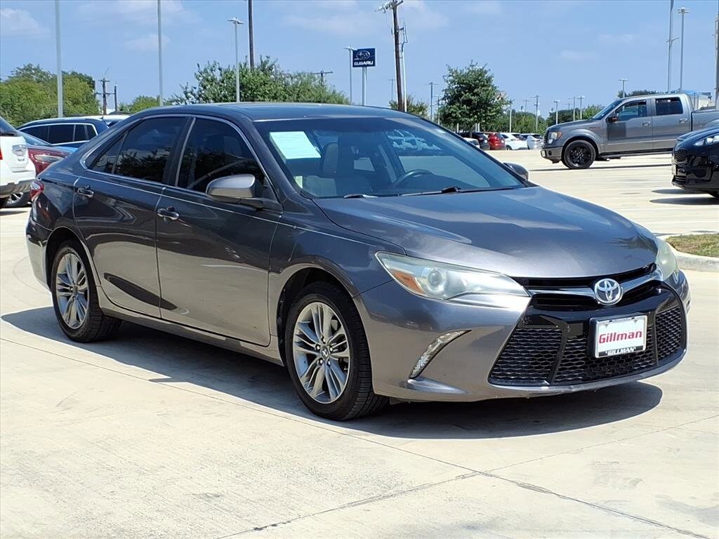 2016 Toyota Camry SE photo 2