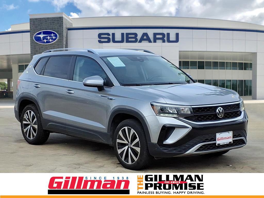 2024 Volkswagen Taos SE's photo