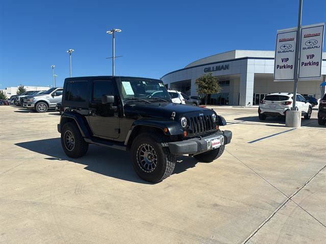 2010 Jeep Wrangler Sahara photo 2