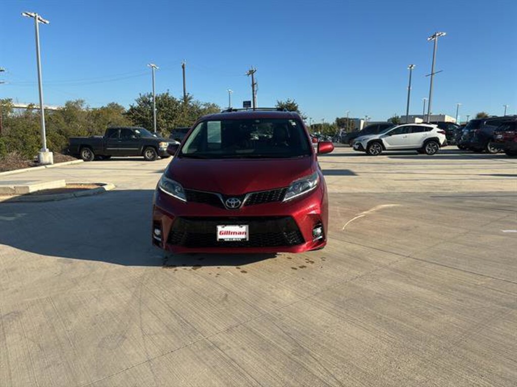Used 2018 Toyota Sienna SE Van Passenger Van