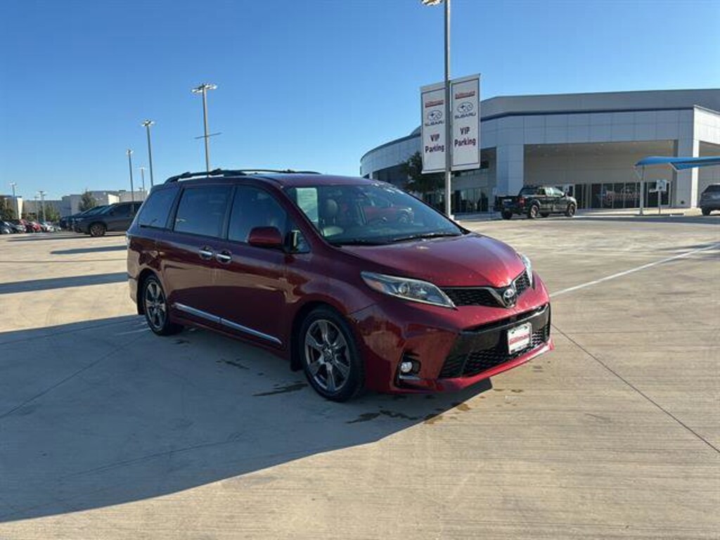 Used 2018 Toyota Sienna SE Van Passenger Van