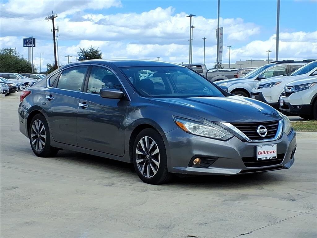2017 Nissan Altima 2.5 SV photo 2