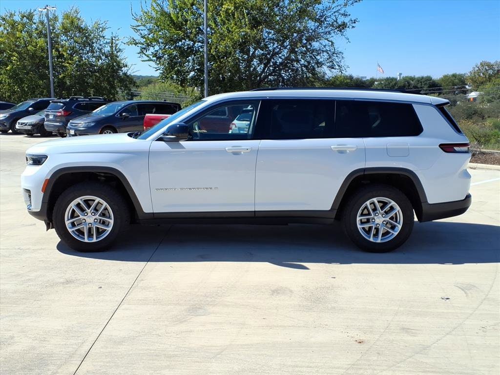 2023 Jeep Grand Cherokee Laredo photo 4