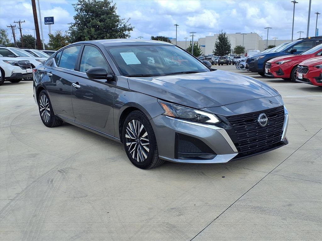 Used 2024 Nissan Altima 2.5 SV Sedan