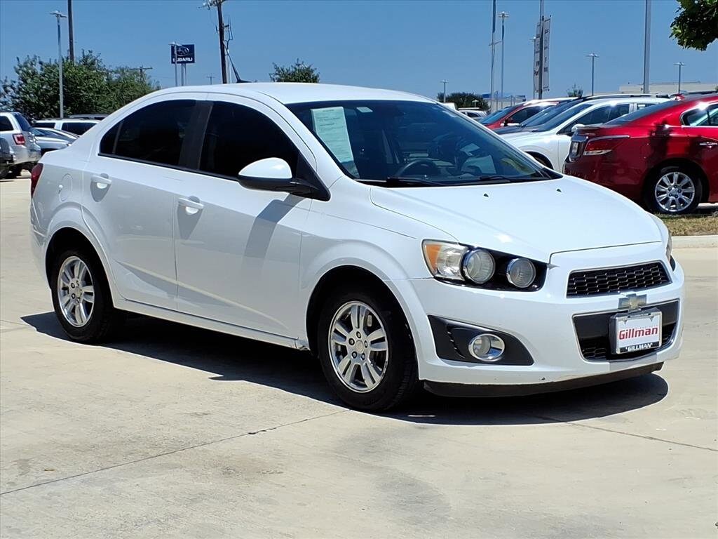 2013 Chevrolet Sonic LT photo 2