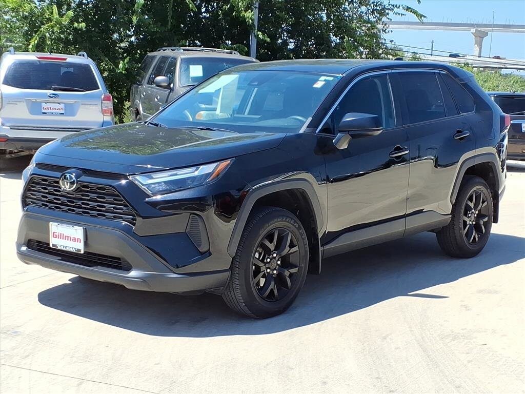 2023 Toyota RAV4 LE photo 3