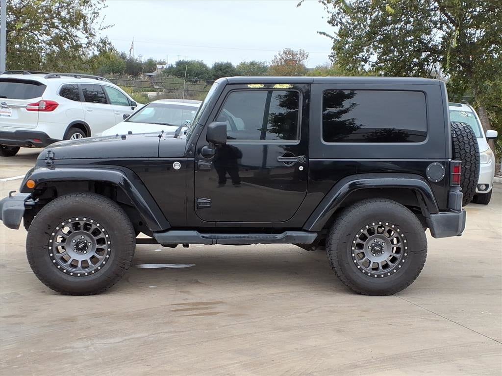 2010 Jeep Wrangler Sahara photo 4