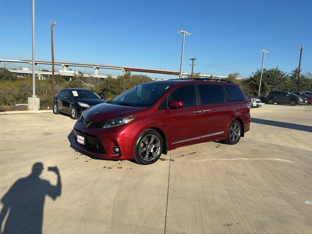 Used 2018 Toyota Sienna SE Van Passenger Van