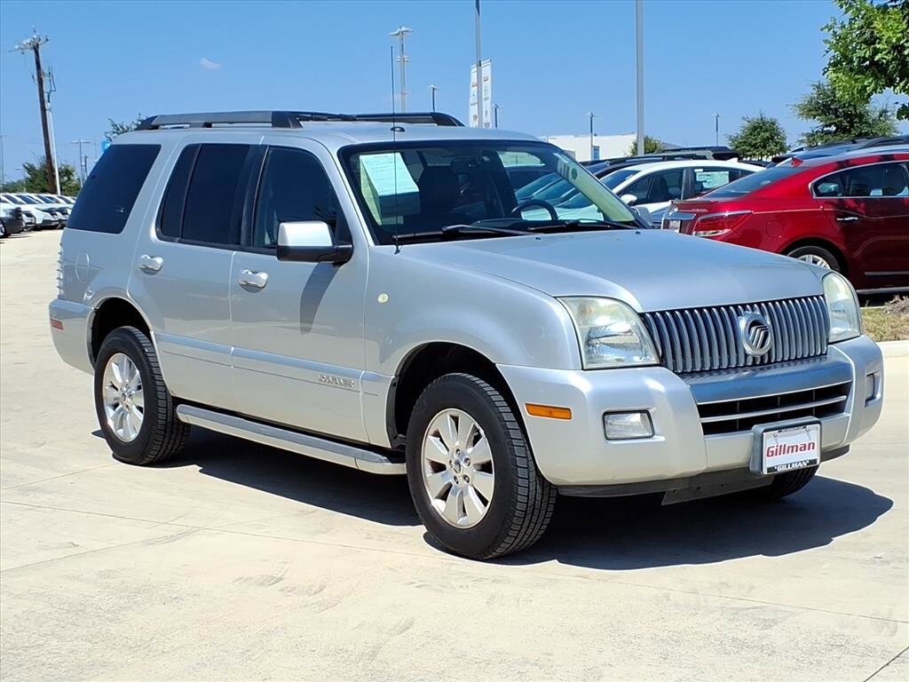 2010 Mercury Mountaineer Luxury photo 2