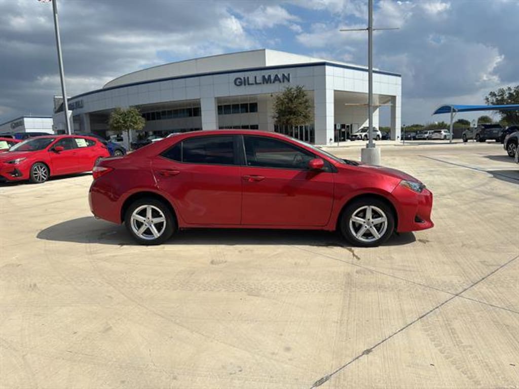 Used 2018 Toyota Corolla SE Sedan