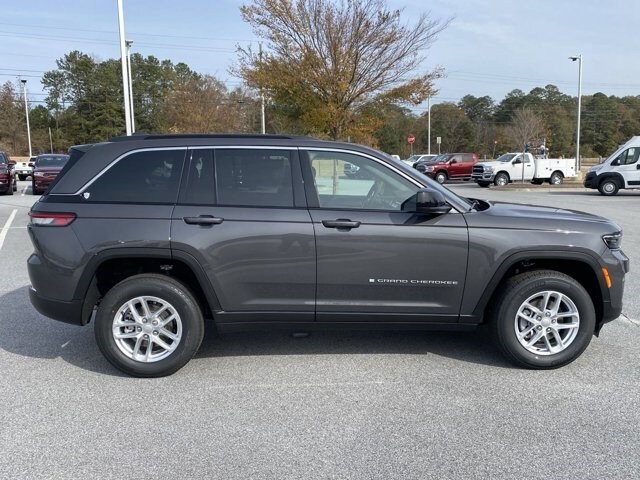 2025 Jeep Grand Cherokee Laredo X photo 3