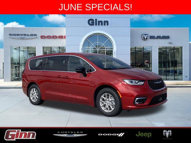 2026 Chrysler Pacifica Select's photo
