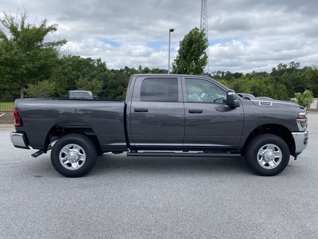 2025 Ram 2500 Tradesman photo 2