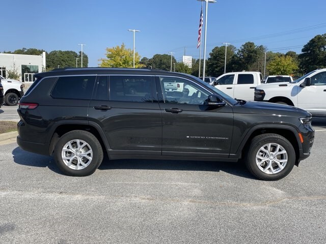 2023 Jeep Grand Cherokee Limited photo 3