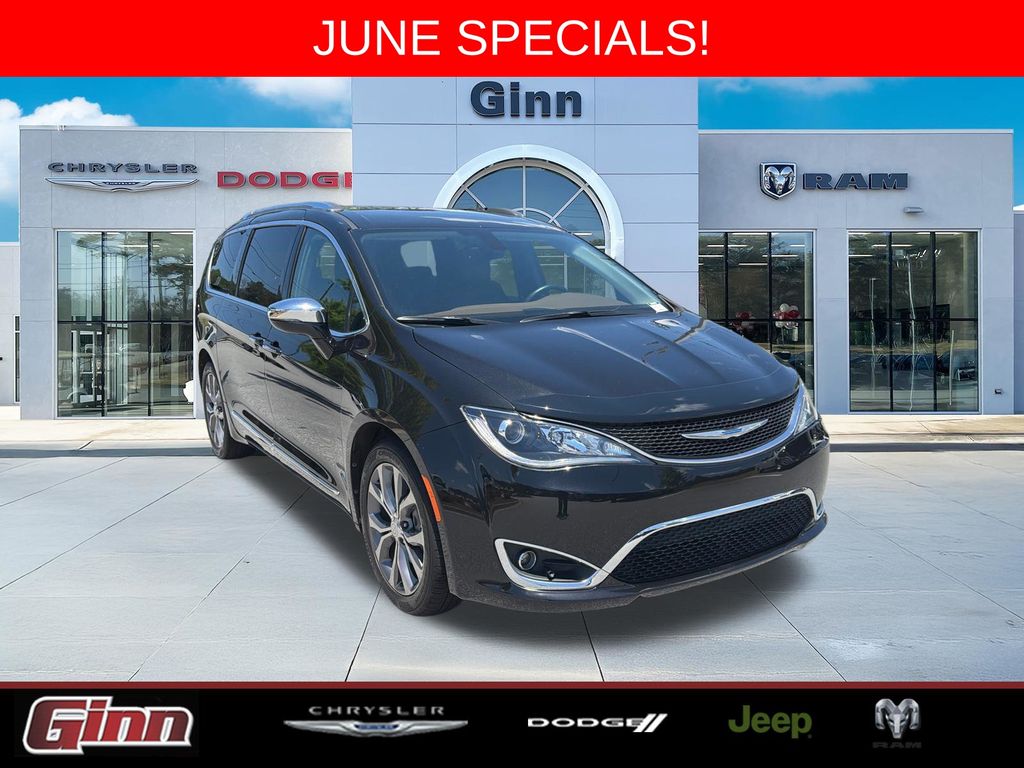 2018 Chrysler Pacifica Limited's photo