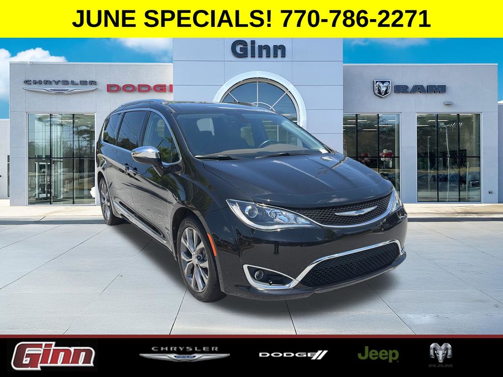 2018 Chrysler Pacifica Limited's photo