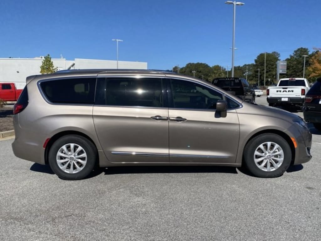 Used 2018 Chrysler Pacifica Touring L Van