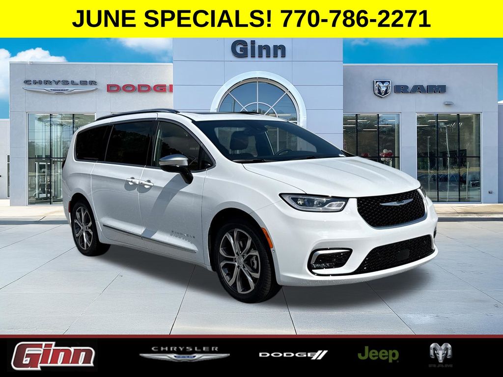 2026 Chrysler Pacifica Pinnacle's photo