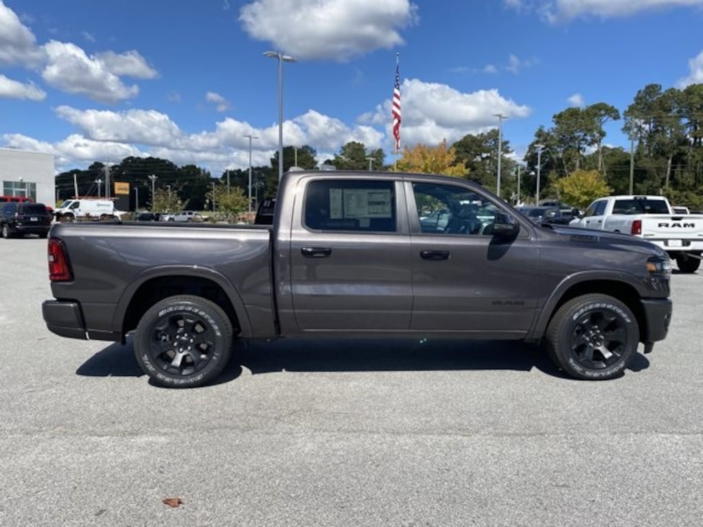 New 2026 Ram 1500 BIG HORN CREW CAB 4X4 5'7 BOX Pickup