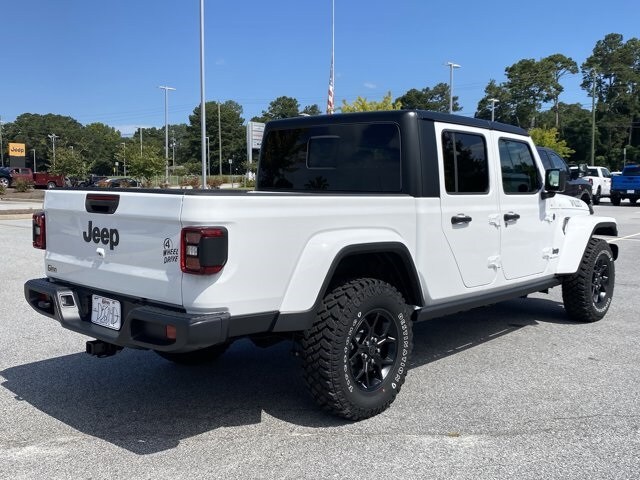 2025 Jeep Gladiator Willys photo 2