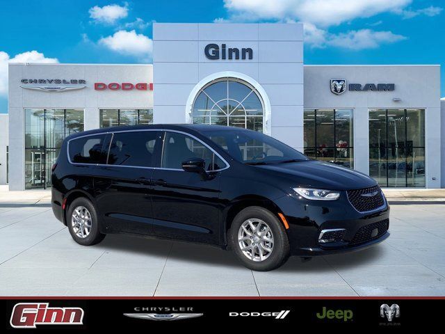 2026 Chrysler Pacifica Select's photo