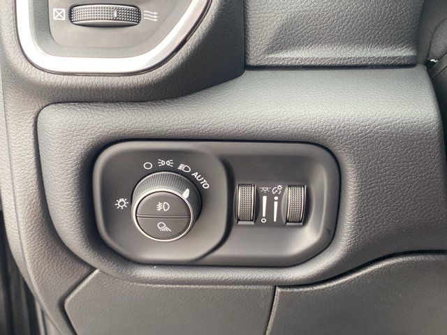 2025 RAM 3500 Laramie - Photo 18
