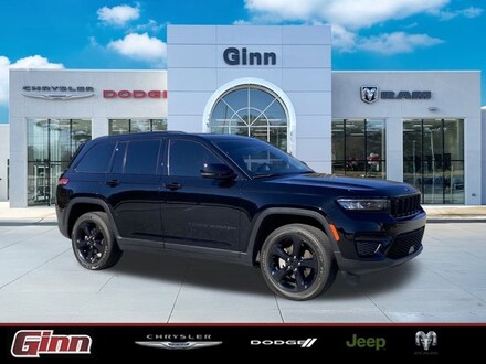 2023 Jeep Grand Cherokee Laredo SUV