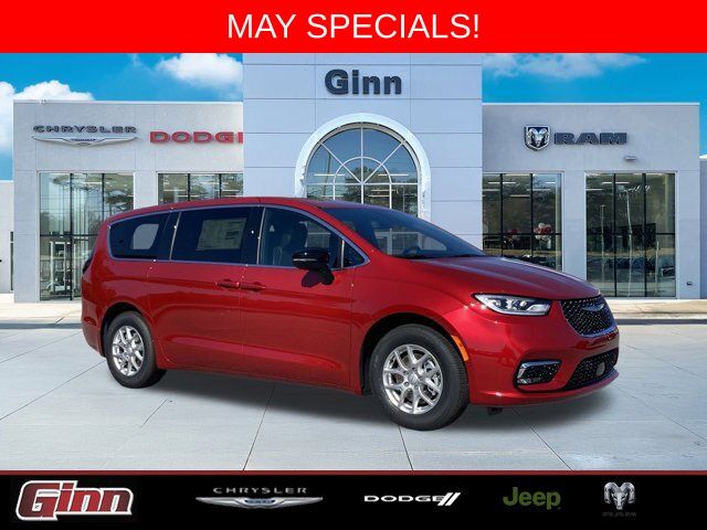 2026 Chrysler Pacifica Select's photo