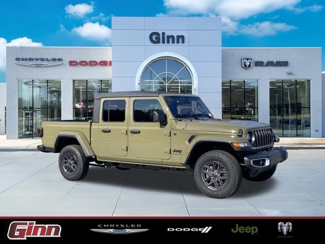 2026 Jeep Gladiator Sport S's photo