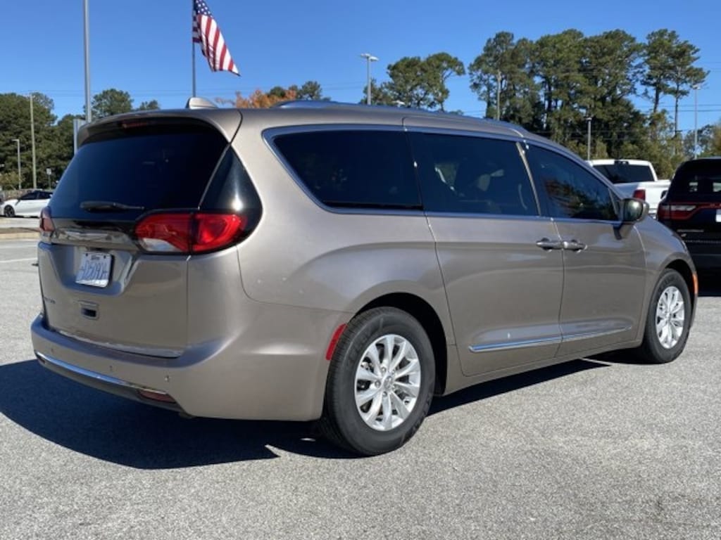 Used 2018 Chrysler Pacifica Touring L Van