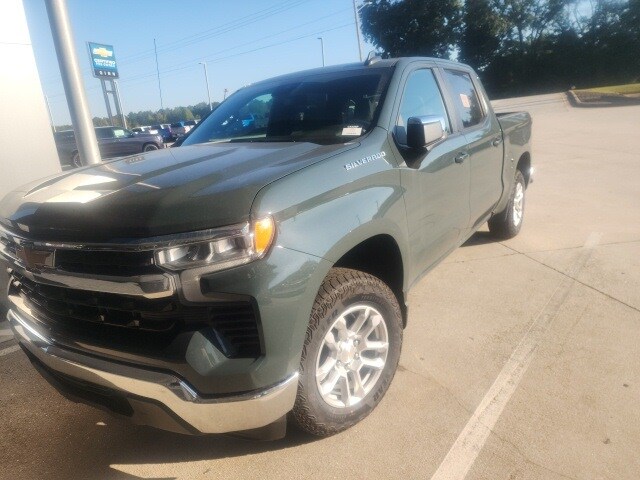 2025 Chevrolet Silverado 1500 LT photo 3