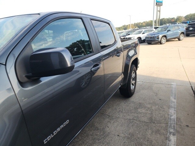 2016 Chevrolet Colorado Z71 photo 3