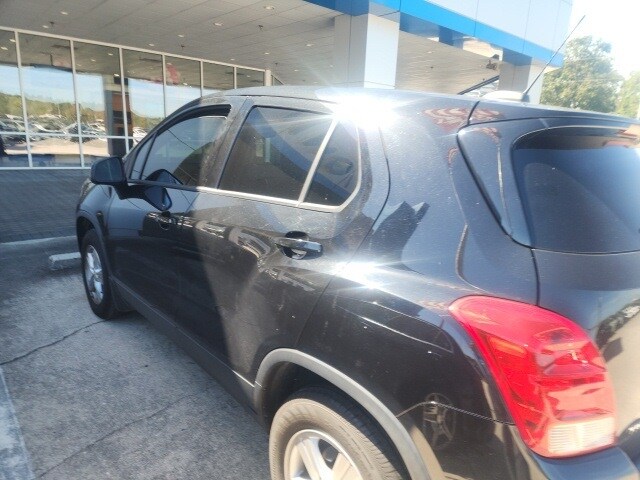 2022 Chevrolet Trax LS photo 4