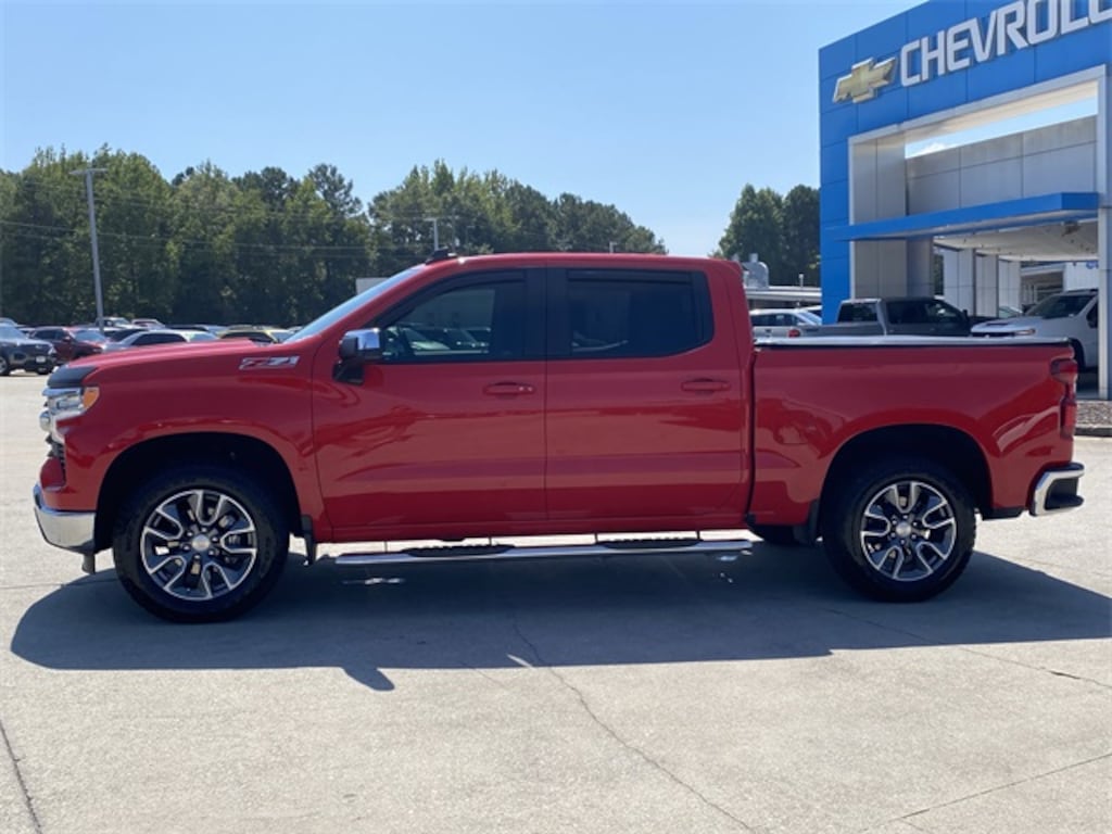 Used 2024 Chevrolet Silverado 1500 LT w/1LT Truck Crew Cab
