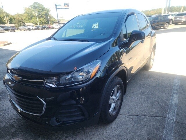 2022 Chevrolet Trax LS photo 2