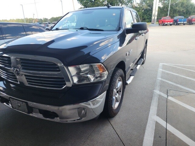 2016 Ram 1500 SLT photo 2