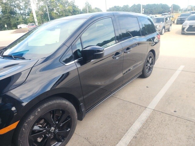 2023 Honda Odyssey Sport photo 2