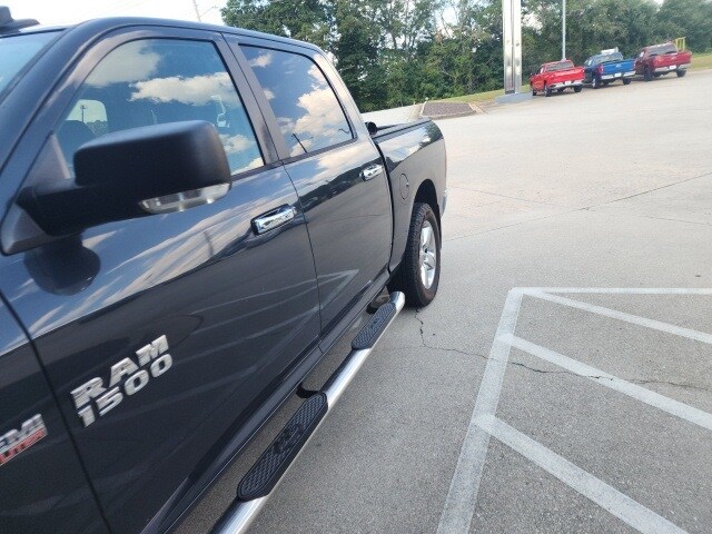 2016 Ram 1500 SLT photo 3