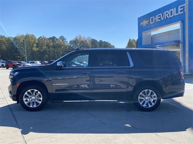 2023 Chevrolet Suburban Premier photo 2