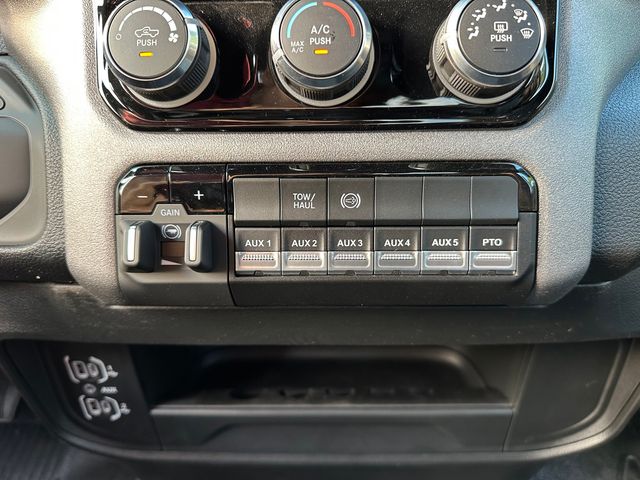 2026 RAM 3500 Chassis Tradesman - Photo 22