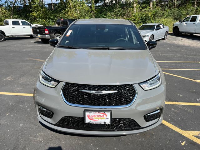 Used 2025 Chrysler Pacifica Select with VIN 2C4RC3BG0SR503708 for sale in Kansas City