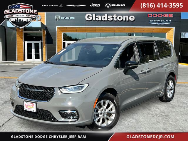 Used 2025 Chrysler Pacifica Select with VIN 2C4RC3BG0SR503708 for sale in Kansas City