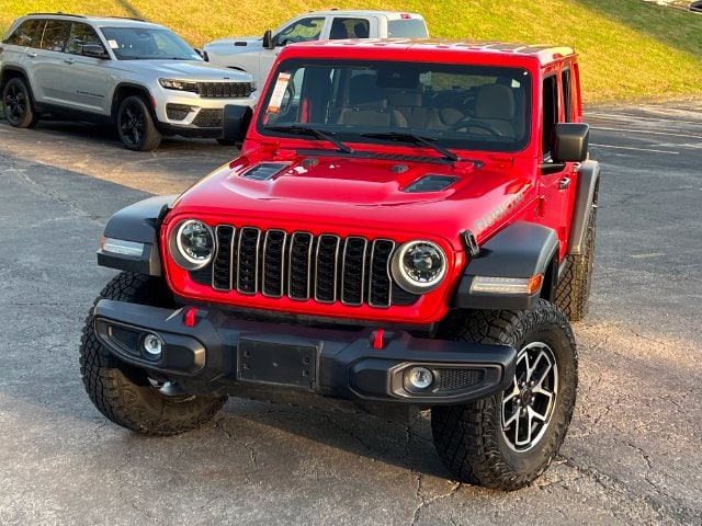 Used 2025 Jeep Wrangler 4-Door Rubicon with VIN 1C4PJXFN0SW556381 for sale in Kansas City