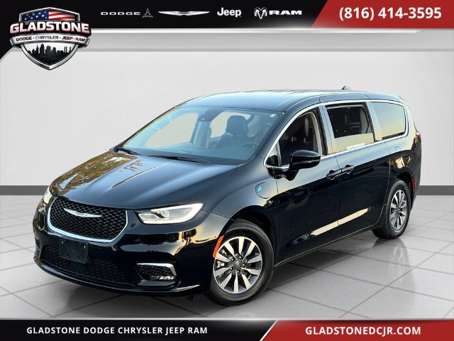 Used 2024 Chrysler Pacifica PHEV Select with VIN 2C4RC1S74RR127321 for sale in Kansas City