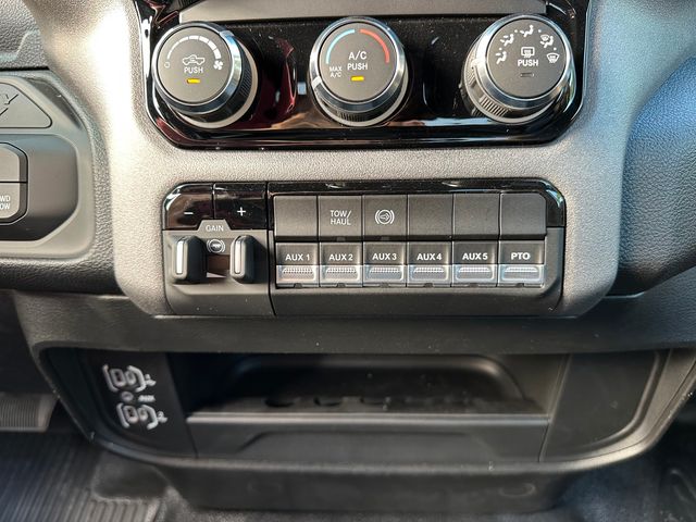 2026 RAM 3500 Chassis Tradesman - Photo 22