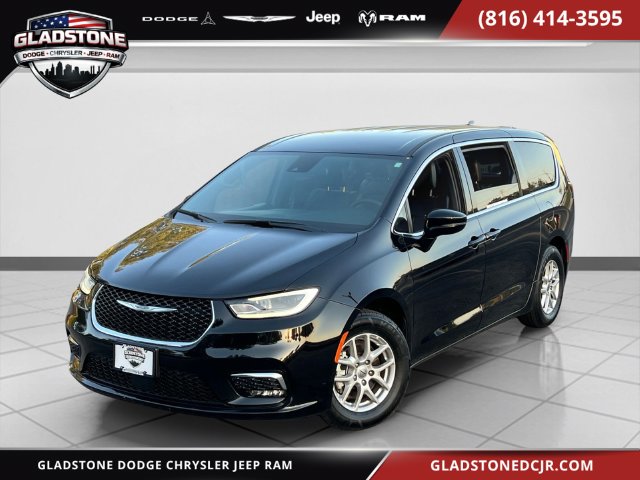 Used 2025 Chrysler Pacifica Select with VIN 2C4RC1BG0SR523980 for sale in Kansas City