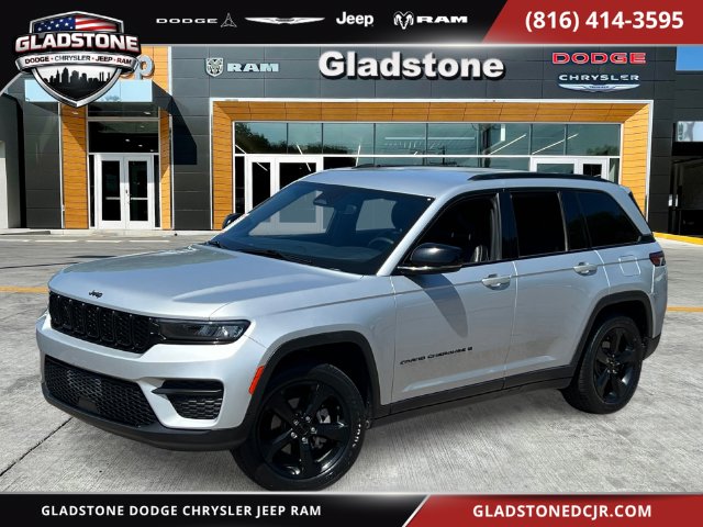 Used 2023 Jeep Grand Cherokee Altitude with VIN 1C4RJHAG2P8766113 for sale in Kansas City