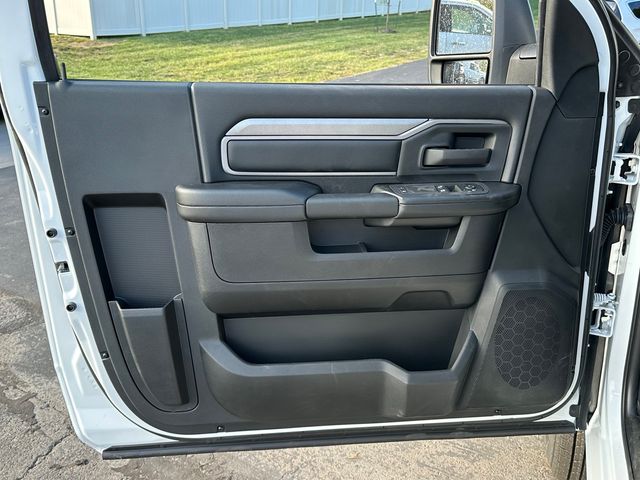 2026 RAM 3500 Chassis Tradesman - Photo 13