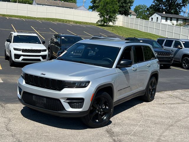Used 2023 Jeep Grand Cherokee Altitude with VIN 1C4RJHAG2P8766113 for sale in Kansas City